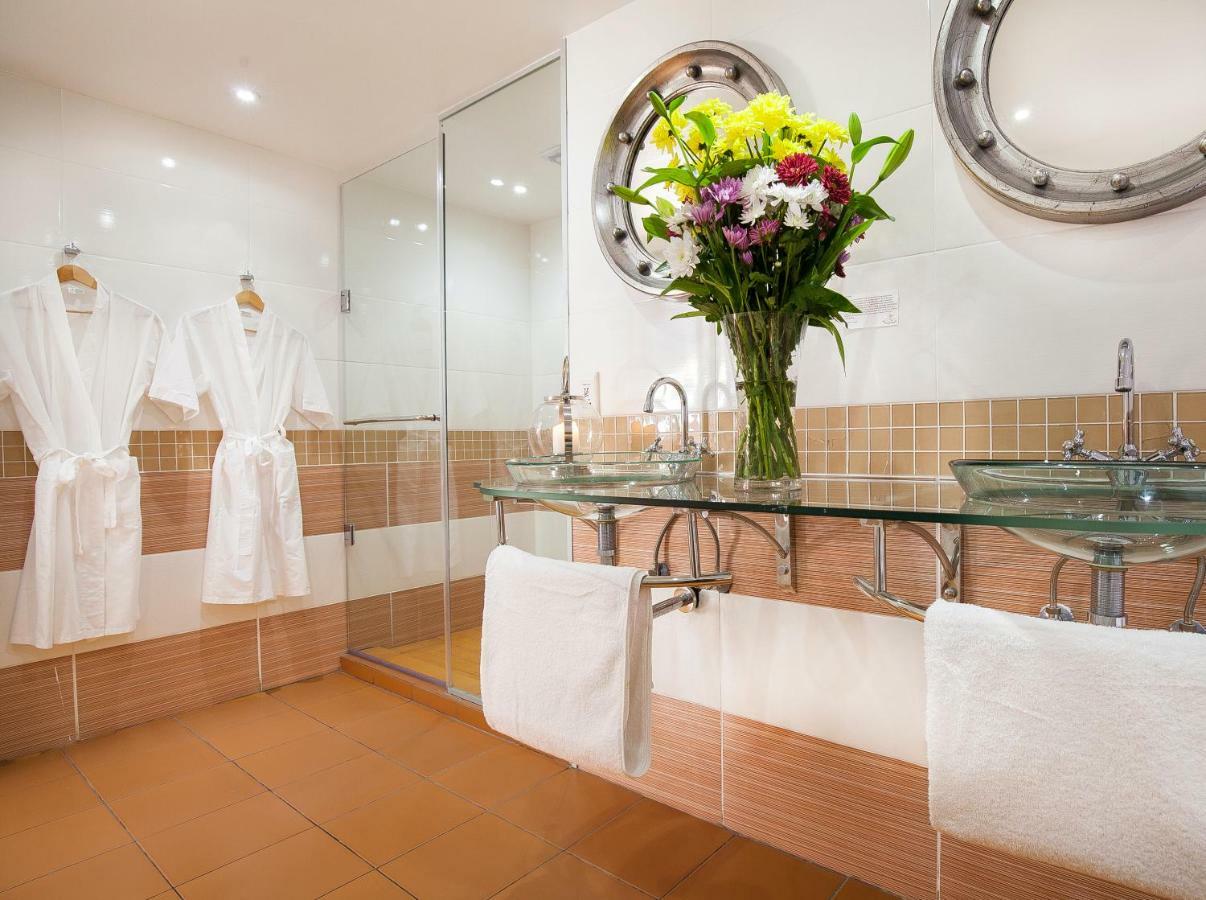 Magellans Hotel Simonʼs Town Екстериор снимка